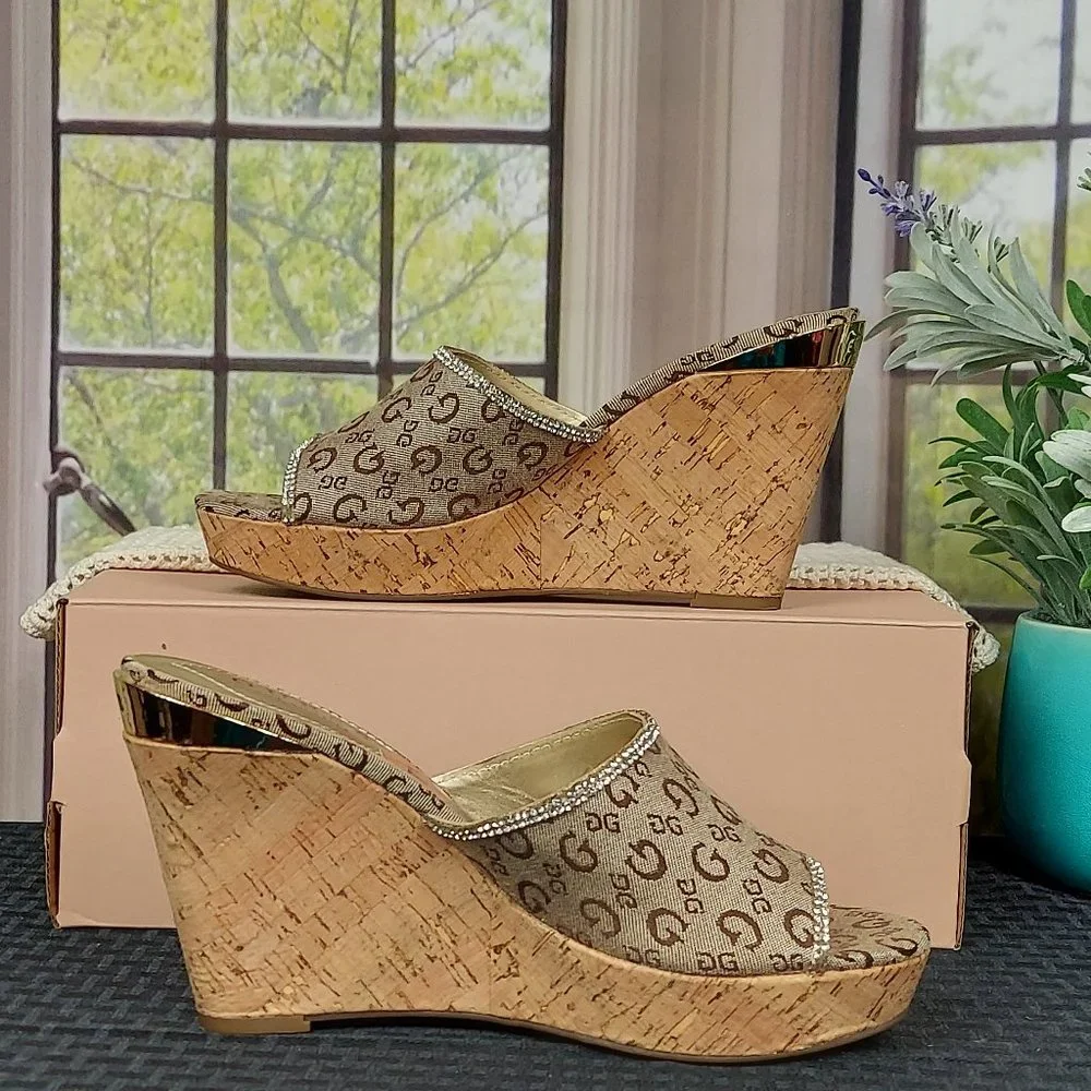 GUESS BETRUE2 RHINESTONE ACCENTED CORK WEDGE SANDALS (7.5)